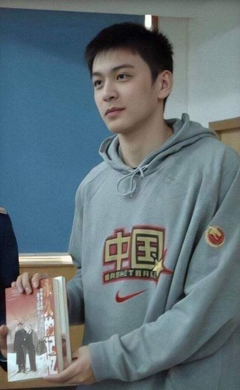 娱乐吃瓜酱帅哥